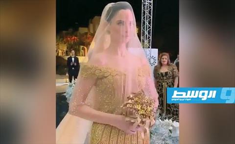 عارضة تونسية تثير ضجة بسبب فستان من الذهب