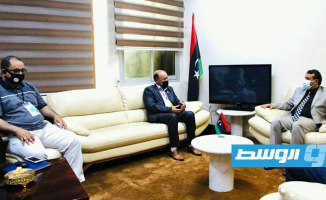 لقاء وزير شؤون المهجرين ومدير المركز الليبي للأعمال المتعلقة بالألغام. (حكومة الوحدة الوطنية)