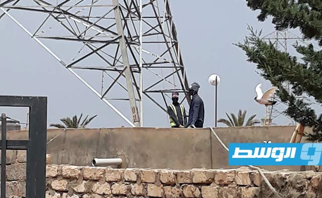 من أعمال استكمال الخط الرابط بين محطتي جنوب وغرب طرابلس، 8 يونيو 2023. (شركة الكهرباء)