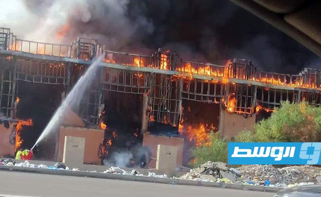 بالصور: حريق هائل بسوق الكريمية في طرابلس