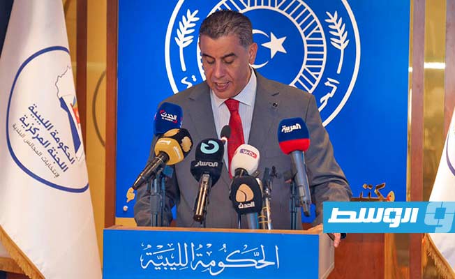 القطراني متحدثا خلال مؤتمر صحفي بشان الانتخابات البلدية بديوان مجلس الوزراء في بنغازي، الثلاثاء 11 أكتوبر 2022. (المكتب الإعلامي للحكومة)