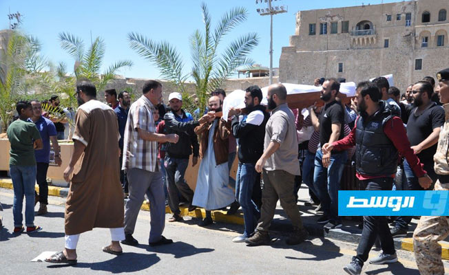 بالصور: وزارة الداخلية تودع أحد منتسبيها من ضحايا تفجير مفوضية الانتخابات