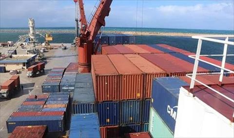 ميناء بنغازي يستقبل 323 حاوية بضائع وسلع