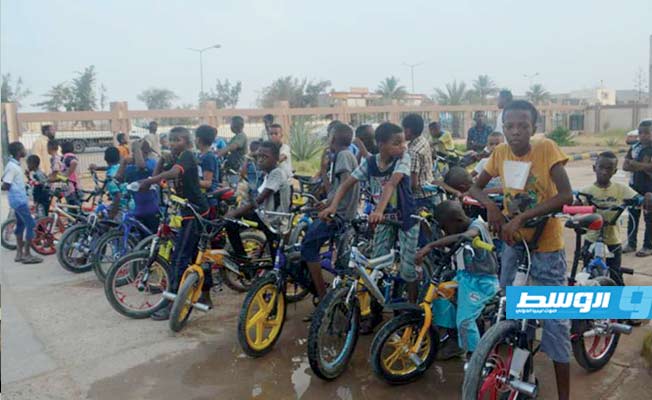 بالصور.. «الهلال الأحمر» ينظم مسابقة دراجات هوائية لفئة الأطفال في أوباري
