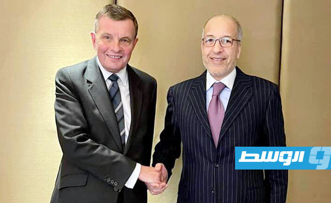 محافظ مصرف ليبيا المركزي اجتمع في لندن مع دافيد جونز رئيس المجموعة البرلمانية المعنية بليبيا بالبرلمان البريطاني. (صفحة المصرف على فيسبوك)