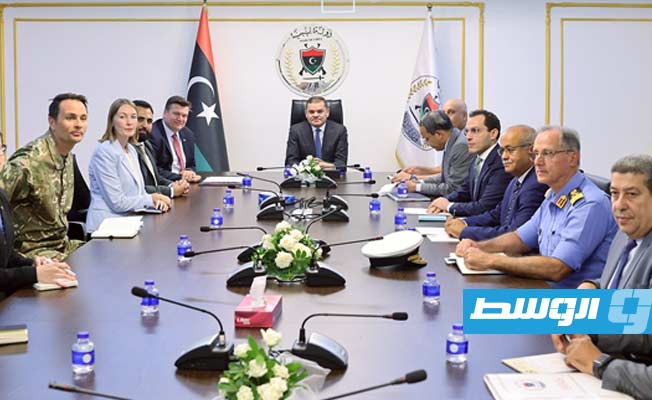 اجتماع الدبيبة مع وزير القوات المسلحة البريطانية بمقر وزارة الدفاع في طرابلس، الإثنين 9 أكتوبر 2023. (حكومتنا)
