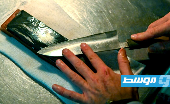 «الجائحة» تسهم في رواج سكاكين الطبخ اليابانية