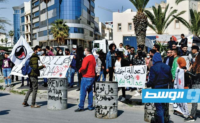 نشطاء من المجتمع المدني التونسي يتظاهرون لإرجاع نفايات لإيطاليا