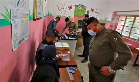 قوات الأمن والنازحون يصوتون في الانتخابات التشريعية بالعراق قبل انطلاقها رسميا