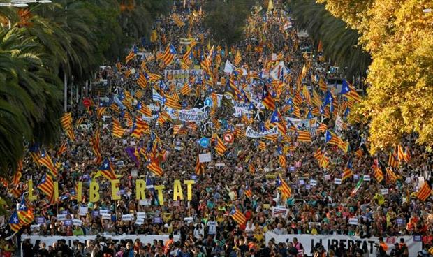 الانفصاليون يحشدون 350 ألف مشارك خلال تظاهرة «الحرية» في برشلونة