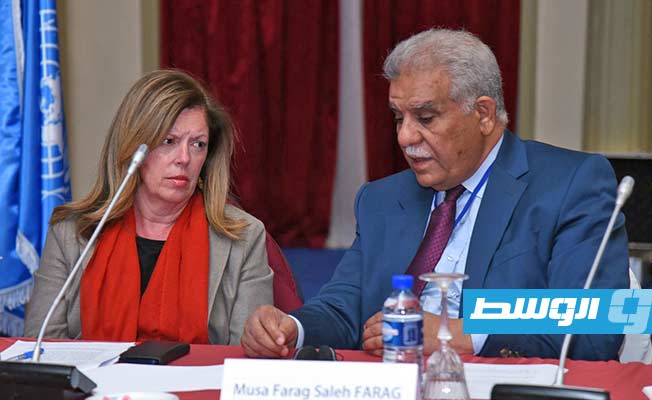 وليامز وعضو المجلس الأعلى للدولة موسى فرج خلال الاجتماع التشاوري في تونس، الخميس 24 مارس 2022. (البعثة الأممية)