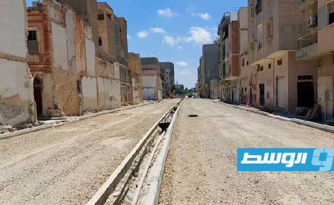 من أعمال توسعة وإعادة رصف شارع البيضاء الرابط بين مقبرة منيذر، وتقاطع شارعي عمر المختار، 30 أغسطس 2022. (فيسبوك)