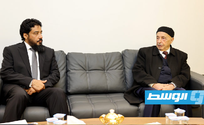 عقيلة ورئيس الهيئة الوطنية لمكافحة الفساد في بنغازي، 9 يناير 2023. (مجلس النواب)