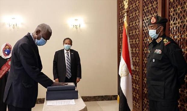 وزير الدفاع السوداني الجديد يؤدي القسم أمام البرهان رئيس مجلس السيادة الانتقالي