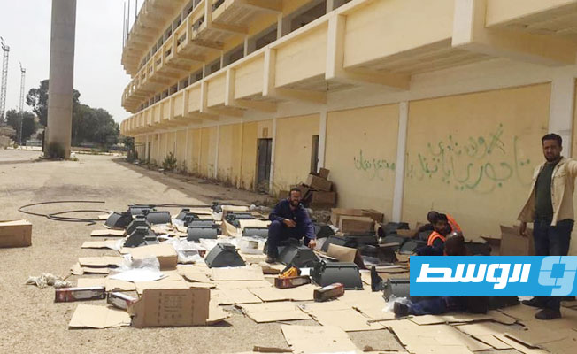 أعمال الصيانة في ملعب طرابلس (الصفحة الرسمية للاتحاد الليبي لكرة القدم عبر فيسبوك)
