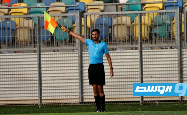 حكم الكرة المساعد «الغائب» الحاضر في ملاعب الدوري الليبي الممتاز (صور)
