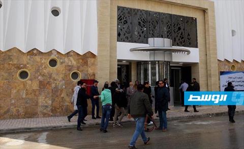 عبدالله الثني يفتتح المسرح الشعبي في بنغازي (فيسبوك)