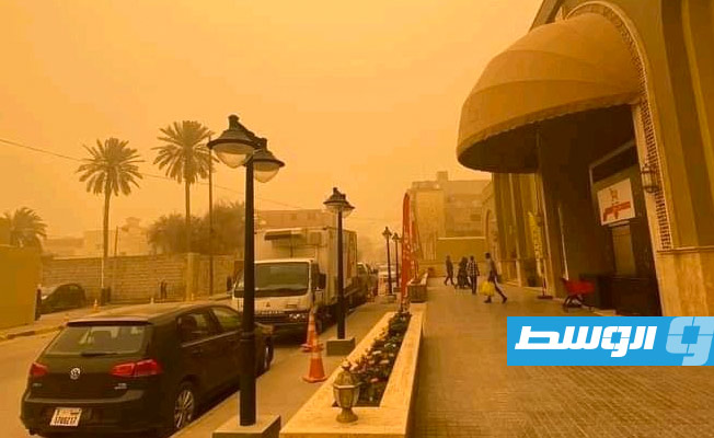 عاصفة ترابية تضرب العاصمة طرابلس, (الإنترنت)