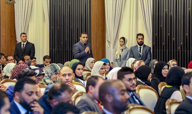 بالصور: المشير حفتر يشارك في جلسات «الملتقى الأول لمستقبل شباب ليبيا»