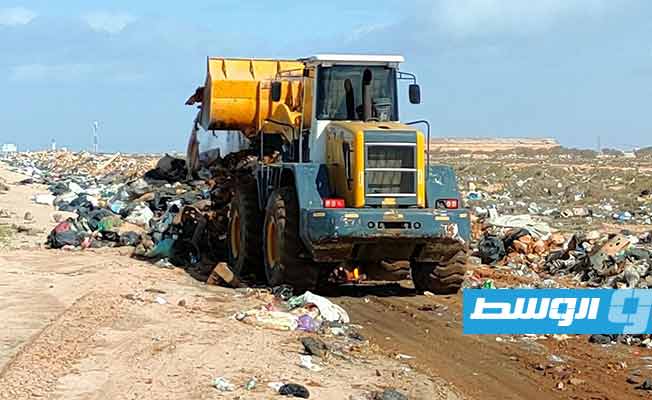 حملة النظافة التي أطلق المجلس التسييري بعدد من أحياء طبرق. (المجلس البلدي طبرق)