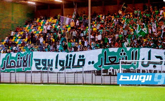 لاعبو الأهلي طرابلس يسهمون في نقل الجمهور لبنغازي