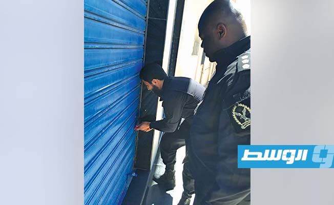 إغلاق محال تبيع مواد غذائية محظورة ولحوما فاسدة في طرابلس