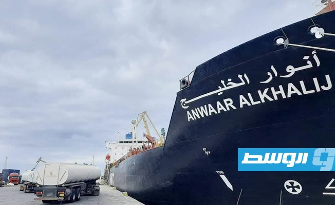ميناء طرابلس يستقبل ناقلة محملة بـ34 مليون لتر «بنزين»