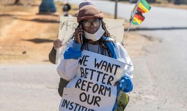 توقيف الروائية تسيتسي دانغاريمبغا في زيمبابوي أثناء تظاهرها