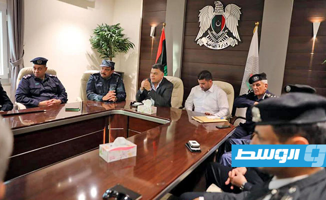 وزير الداخلية يتفقد سير العمل في مديرية أمن بنغازي