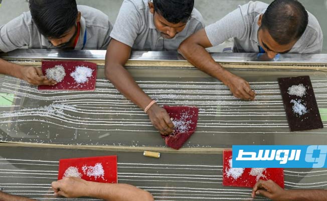 التطريز اليدوي في بومباي مهنة يتوارثها الأجيال