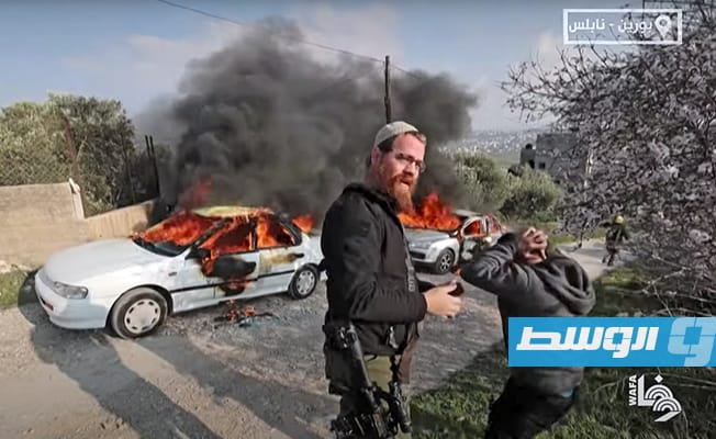 فيديو: مستوطنون يهاجمون منازل فلسطينيين ويضرمون النيران في ممتلكاتهم