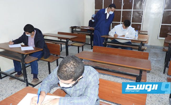 طلاب التعليم الديني بالشهادة الثانوية يواصلون أداء الامتحانات للأسبوع الثاني