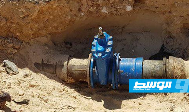 تركيب صمامات جديدة لتوصيل مياه الشرب لحي المنارة ووسط مدينة طبرق