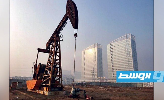 تسريبات عن اتفاق سعودي - روسي على خفض إنتاج النفط.. والأسعار تقفز 10%