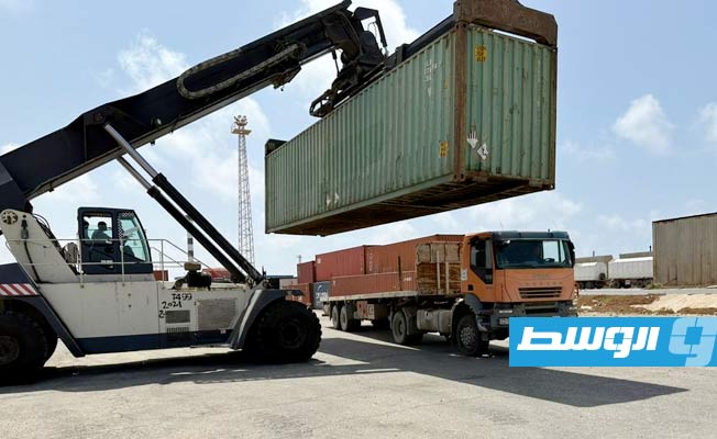 من وصول شحنات الزيوت إلى ميناء طرابلس البحري، 31 مايو 2023. (شركة الكهرباء)