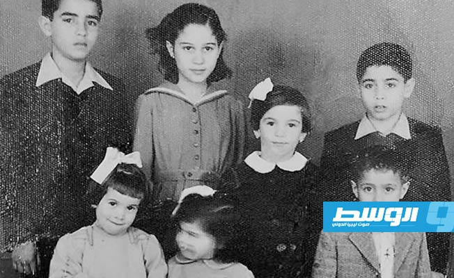 الأستاذ تميم عصمان يسار الصورة مع بقية أطفال والده الشيخ رجب عصمان