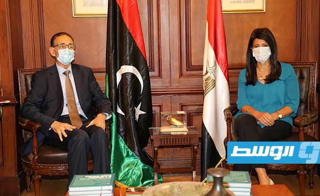 وزير الاقتصاد يبحث تسهيل إجراءات دخول وخروج السيارات الليبية لمصر