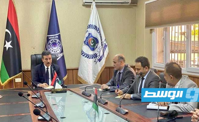 جانب من اللقاء الذي جمع مسؤولين بوزارة الداخلية مع وفد من البعثة الأممية، طرابلس، الأول من نوفمبر 2021. (الوزارة)
