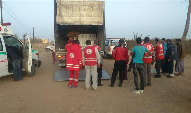 الهلال الأحمر يقدم مساعدات إنسانية في سبها ل453 أسرة