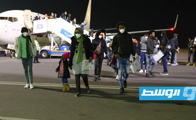 مفوضية اللاجئين: إجلاء 176 لاجئا من ليبيا إلى رواندا