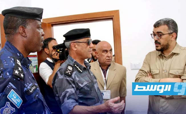 التومي أثناء تفقده الإدارة العامة للدعم المركزي، 30 يوليو 2022. (وزارة الداخلية في حكومة الدبيبة)