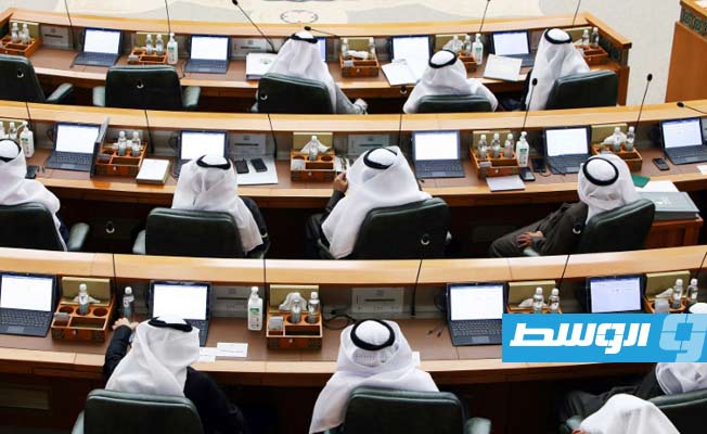 استقالة الحكومة الكويتية عشية جلسة لاستجواب رئيسها