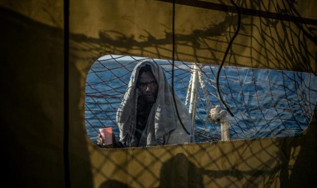 وزير الداخلية الإيطالي يهدد بمقاضاة سفينة أنقذت مهاجرين