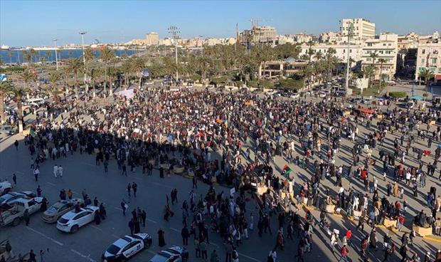 بالصور: حشود في مصراتة وميدان الشهداء بطرابلس