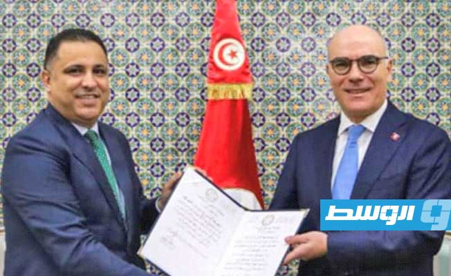 مصطفى بن قدارة يقدم أوراق اعتماده سفيرا جديدا لليبيا في تونس
