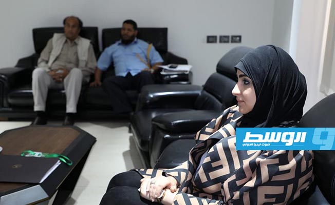 جانب من اجتماع راضية المذبل ورئيس لجنة تنسيقية تمكين المرأة الليبية الدكتورة عائشة البرغثي. (بلدية بنغازي عبر فيسبوك)