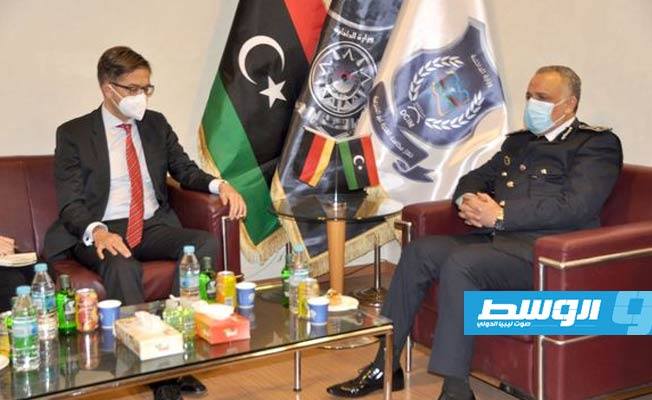 العميد المبروك عبدالحفيظ ينتقد تناقض المنظمات الدولية في تعاملها مع ليبيا بشأن الهجرة