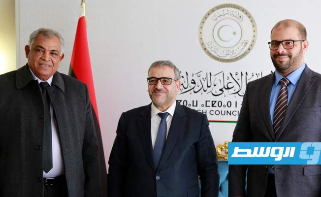 جانب من لقاء نائب رئيس حكومة الوحدة الوطنية، حسين القطراني، ورئيس المجلس الأعلى للدولة خالد المشري (صفحة المجلس على فيسبوك)
