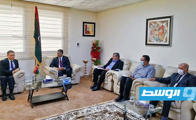 اجتماع رئيس شركة الكهرباء مع السفير الكوري لدى ليبيا، 28 سبتمبر 2021. (شركة الكهرباء)