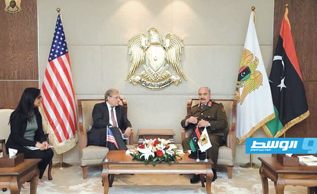 حفتر يستقبل السفير الأميركي في الرجمة ويناقش معه الأزمة الليبية